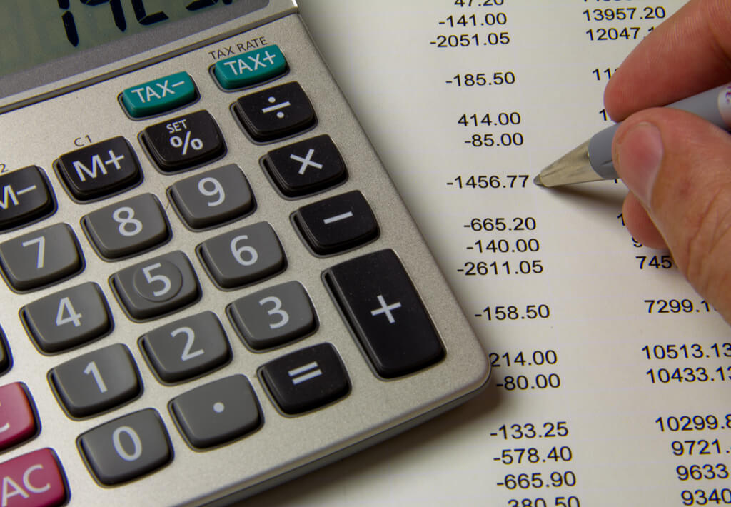 Paying Virtual Assistant Pricing Image in Outsource Workers - Virtual Assistant Budget Determination Calculating Expenses